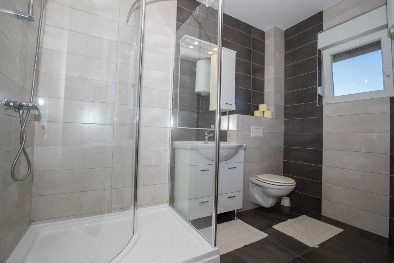 Apartments Petrusic Supetarska Draga Exterior photo