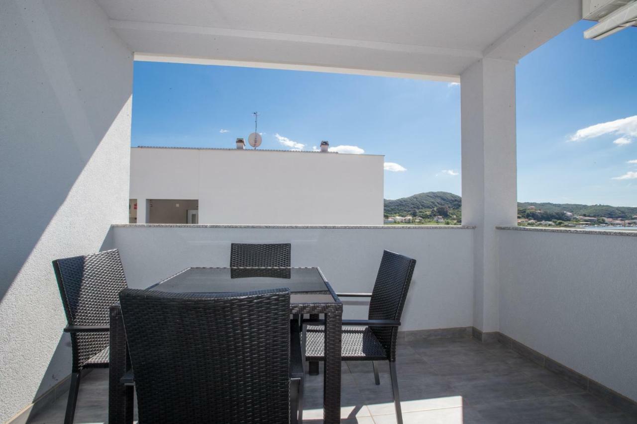 Apartments Petrusic Supetarska Draga Exterior photo